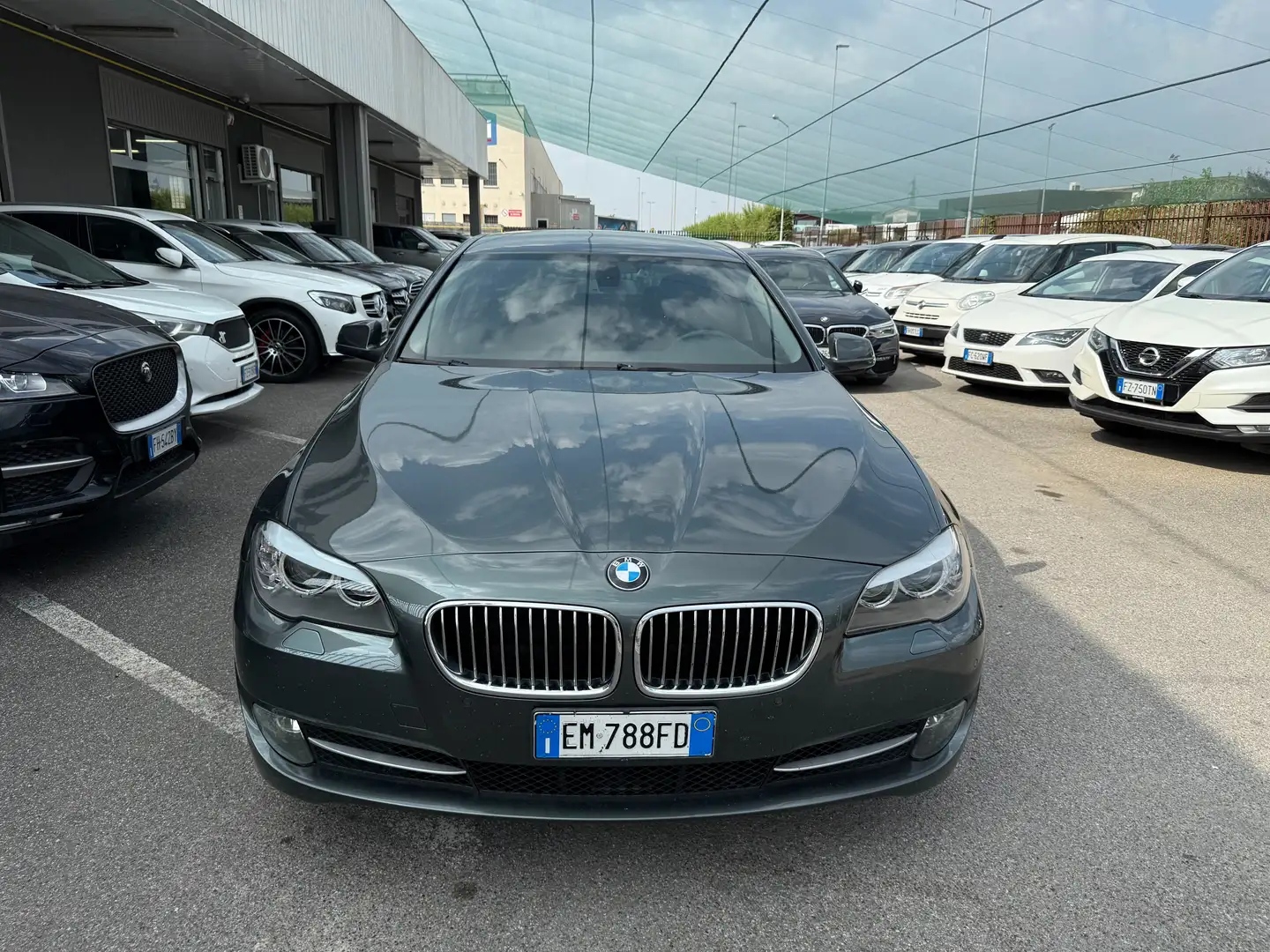 BMW 530 530d Futura 258cv Gri - 2