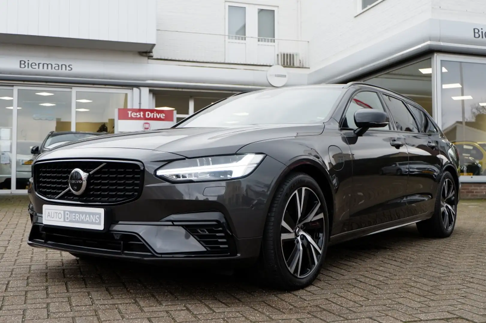 Volvo V90 2.0 T6 AWD R-Design V90 RECHARGE T6 AWD PLUG-IN HY Grijs - 2