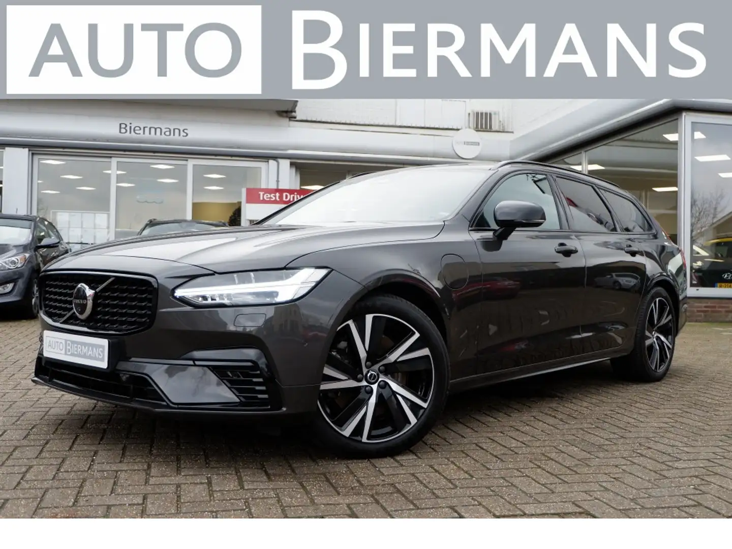 Volvo V90 2.0 T6 AWD R-Design V90 RECHARGE T6 AWD PLUG-IN HY Grijs - 1