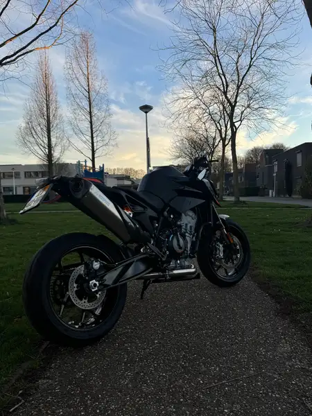 KTM 890 Duke - foto 8