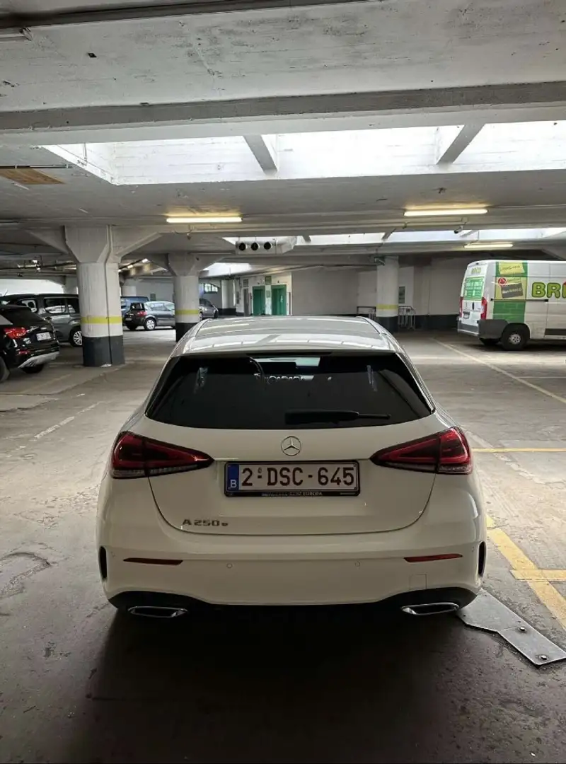 Mercedes-Benz A 250 e PHEV AMG Line Wit - 2