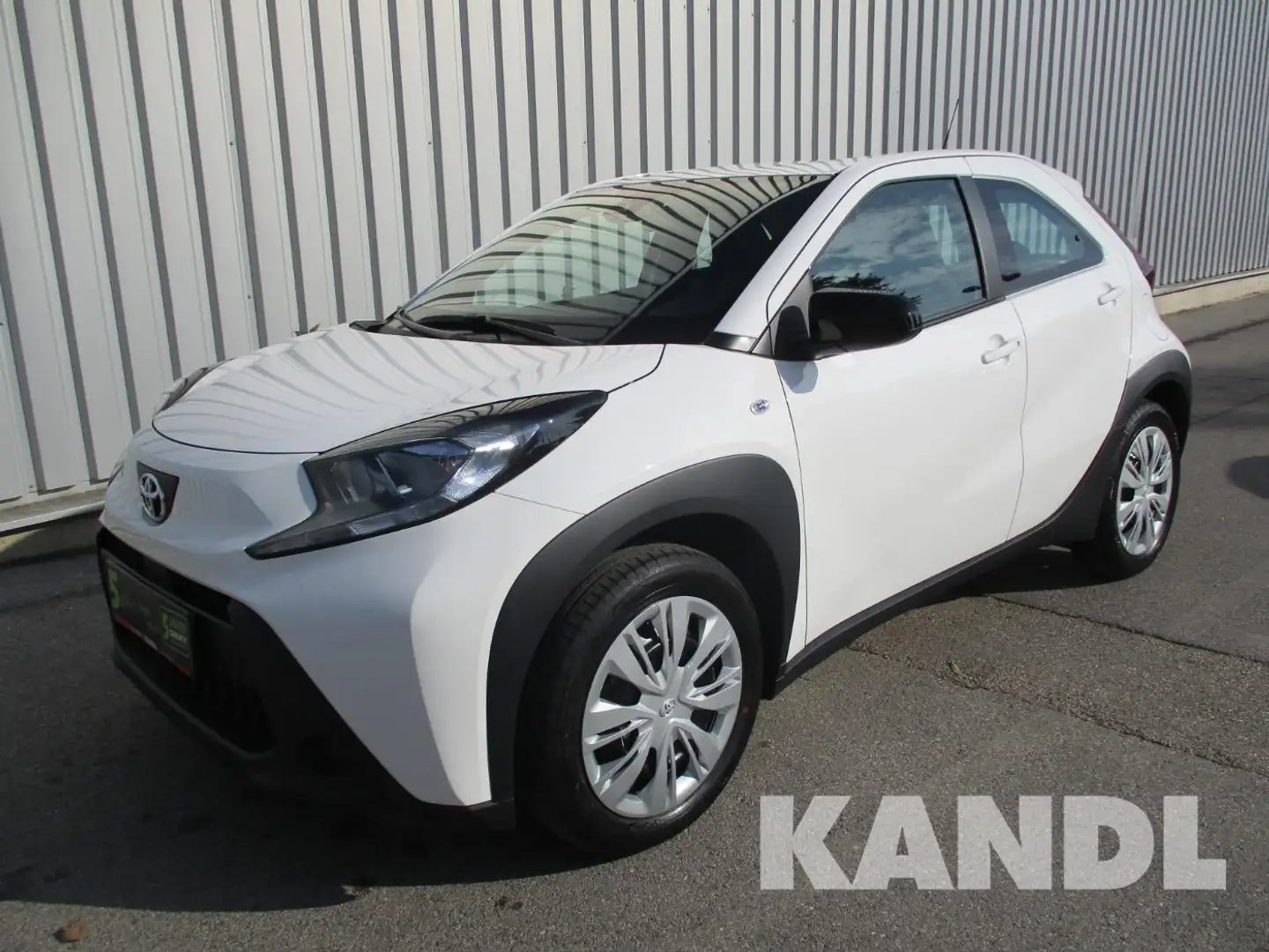 Toyota Aygo X 1.0 VVT-i Play Sitzheizung gratis! Weiß - 1