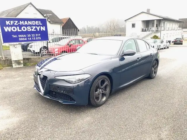 Alfa Romeo Giulia Giulia Super 2,2 180 MT RWD Super NAVI KAMERA