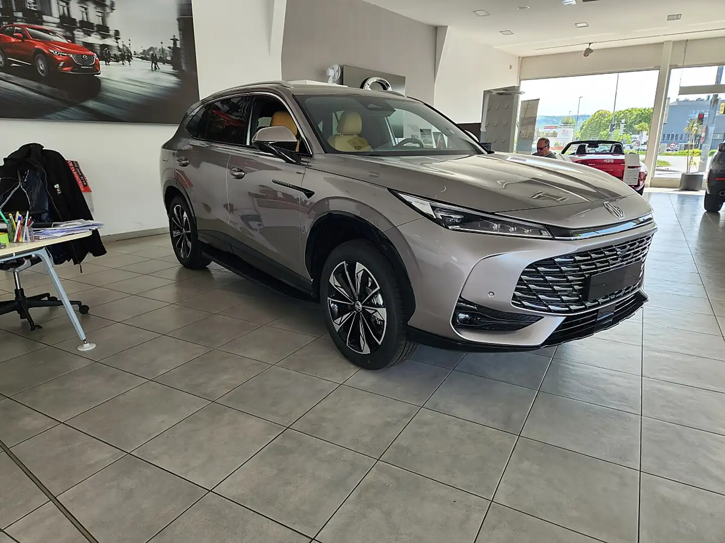 MG HS PHEV+ Luxury 21,4kWh Aut. Silber - 2