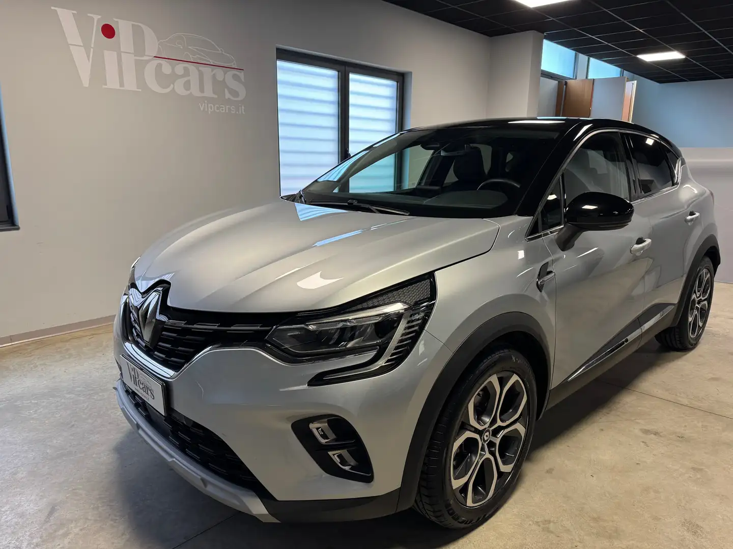 Renault Captur 1.6 E-Tech hybrid Techno Fast Track 145cv auto Gris - 2