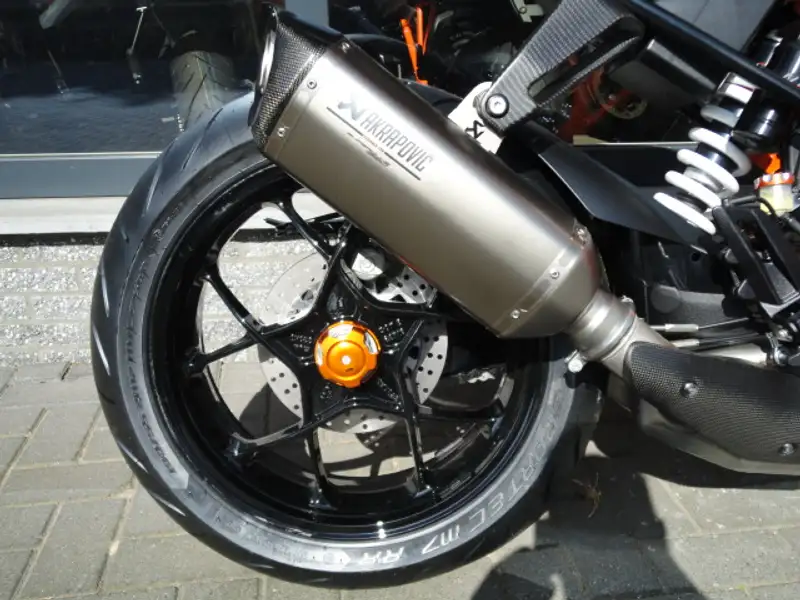 KTM 1290 SUPERDUKE R - foto 4