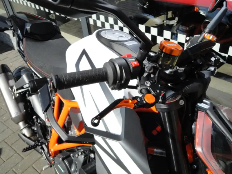 KTM 1290 SUPERDUKE R - foto 6