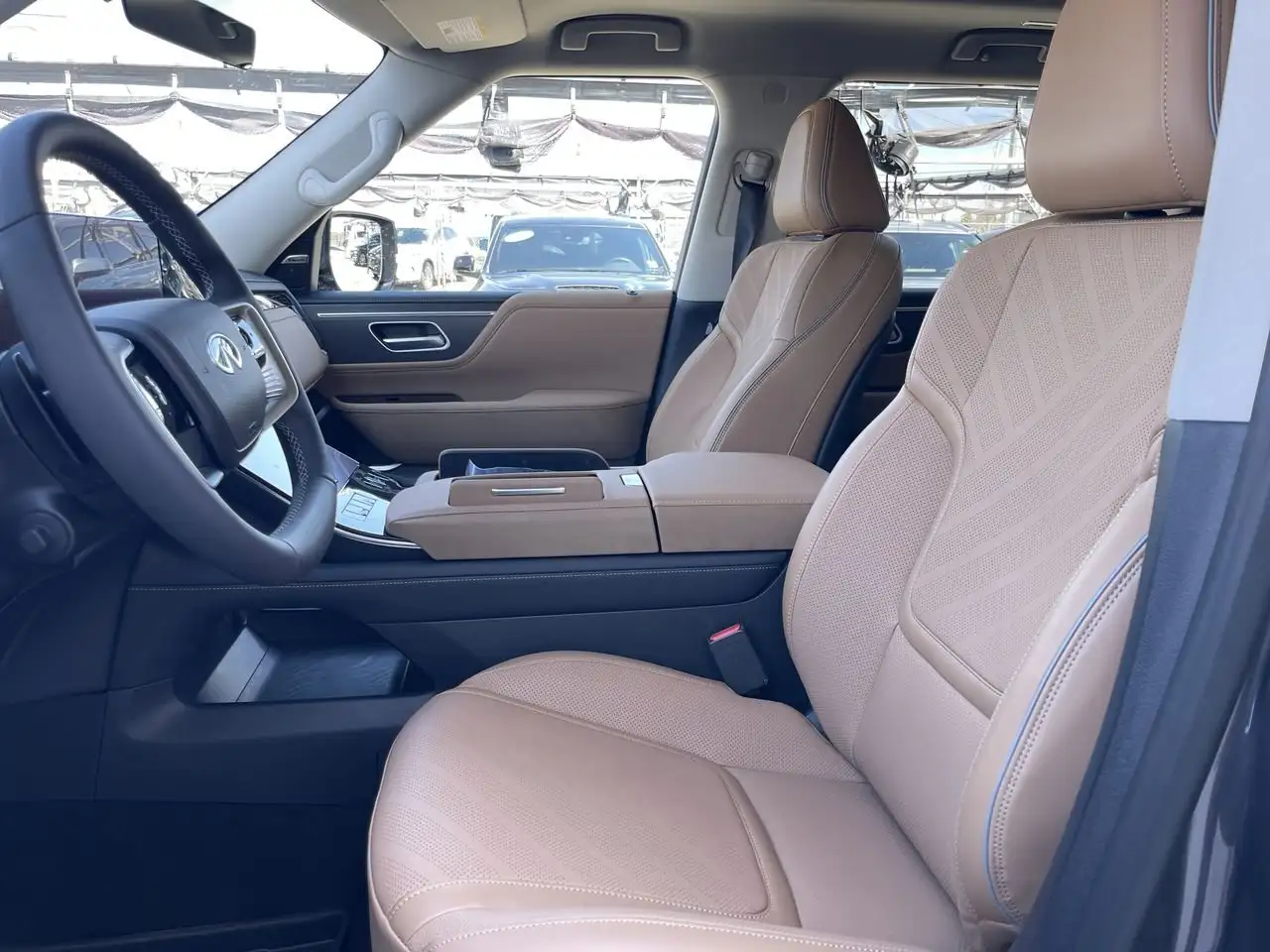 Infiniti QX80 снимка Infiniti QX80