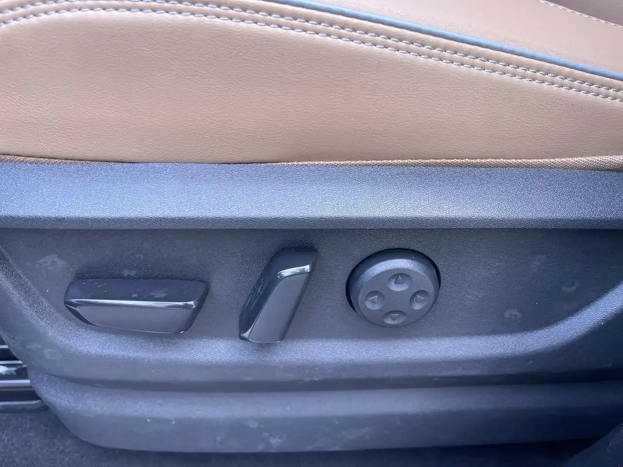 Infiniti QX80 снимка Infiniti QX80
