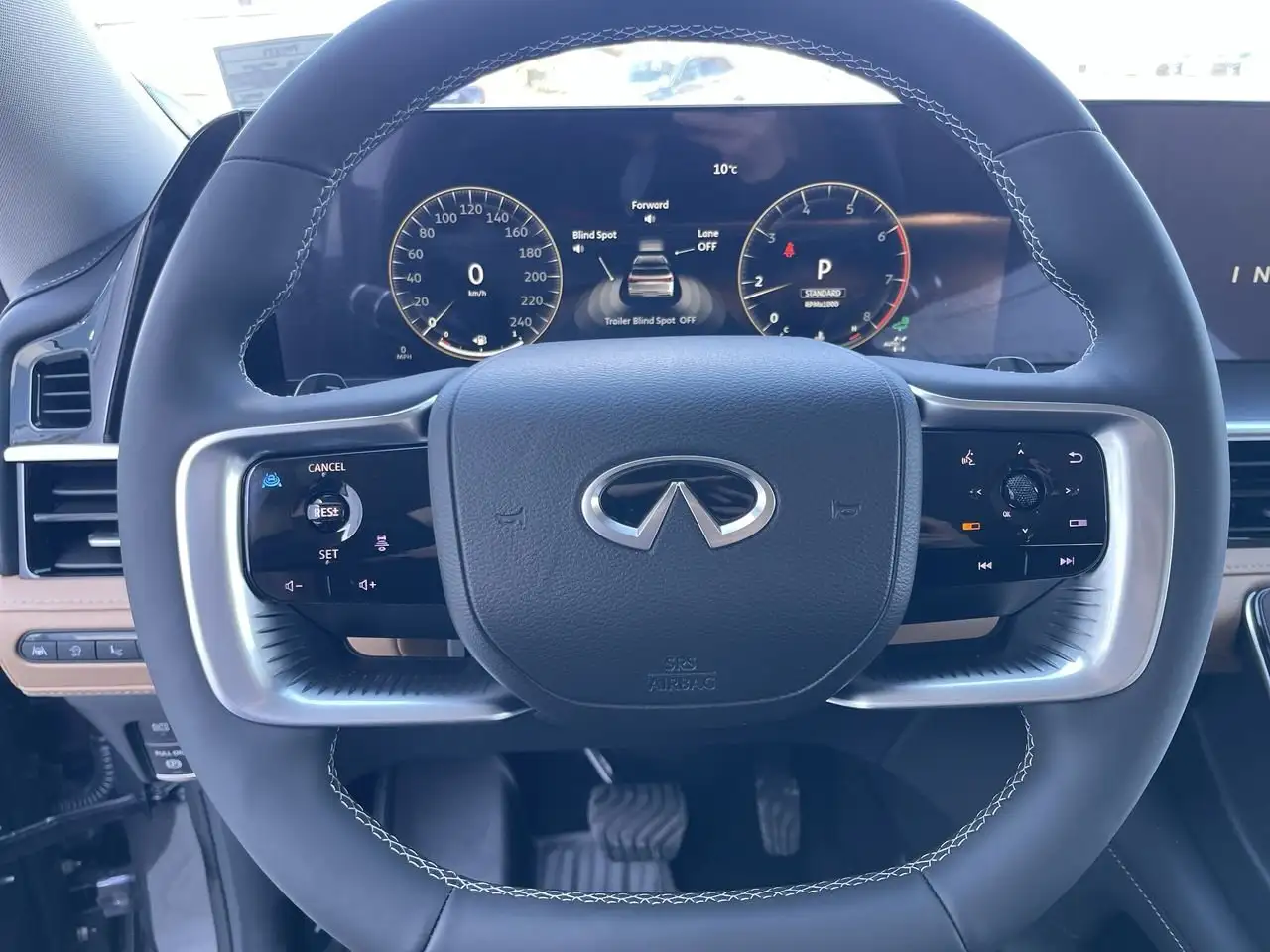 Infiniti QX80 снимка Infiniti QX80