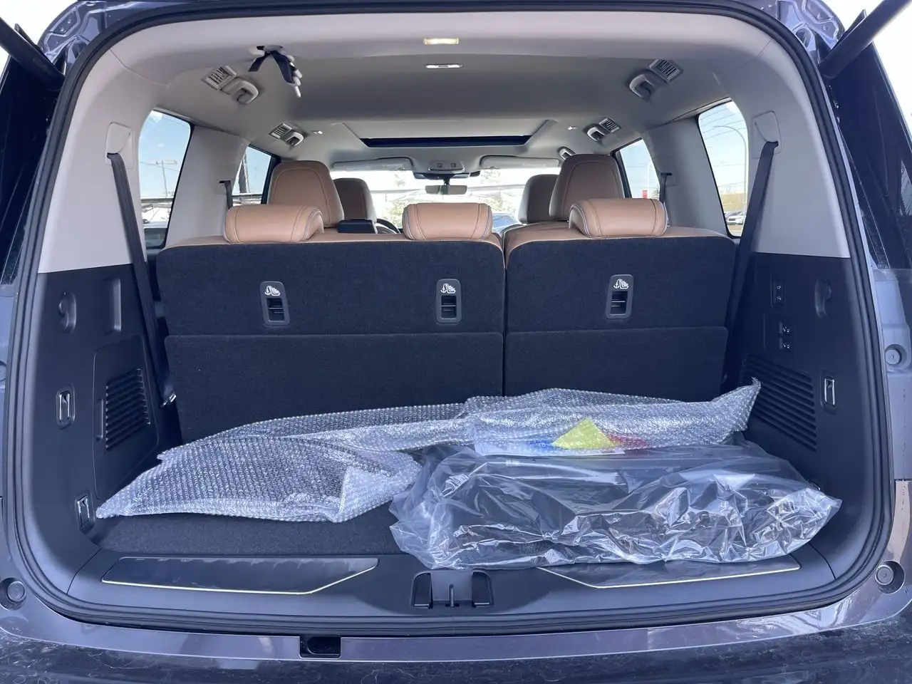 Infiniti QX80 снимка Infiniti QX80
