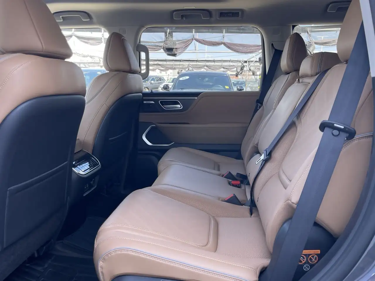 Infiniti QX80 снимка Infiniti QX80