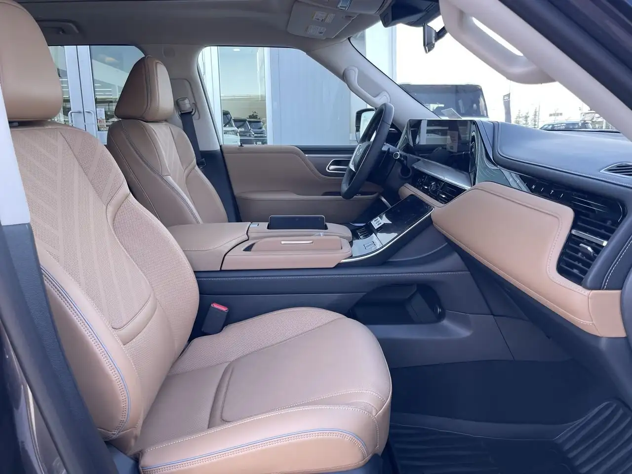 Infiniti QX80 снимка Infiniti QX80