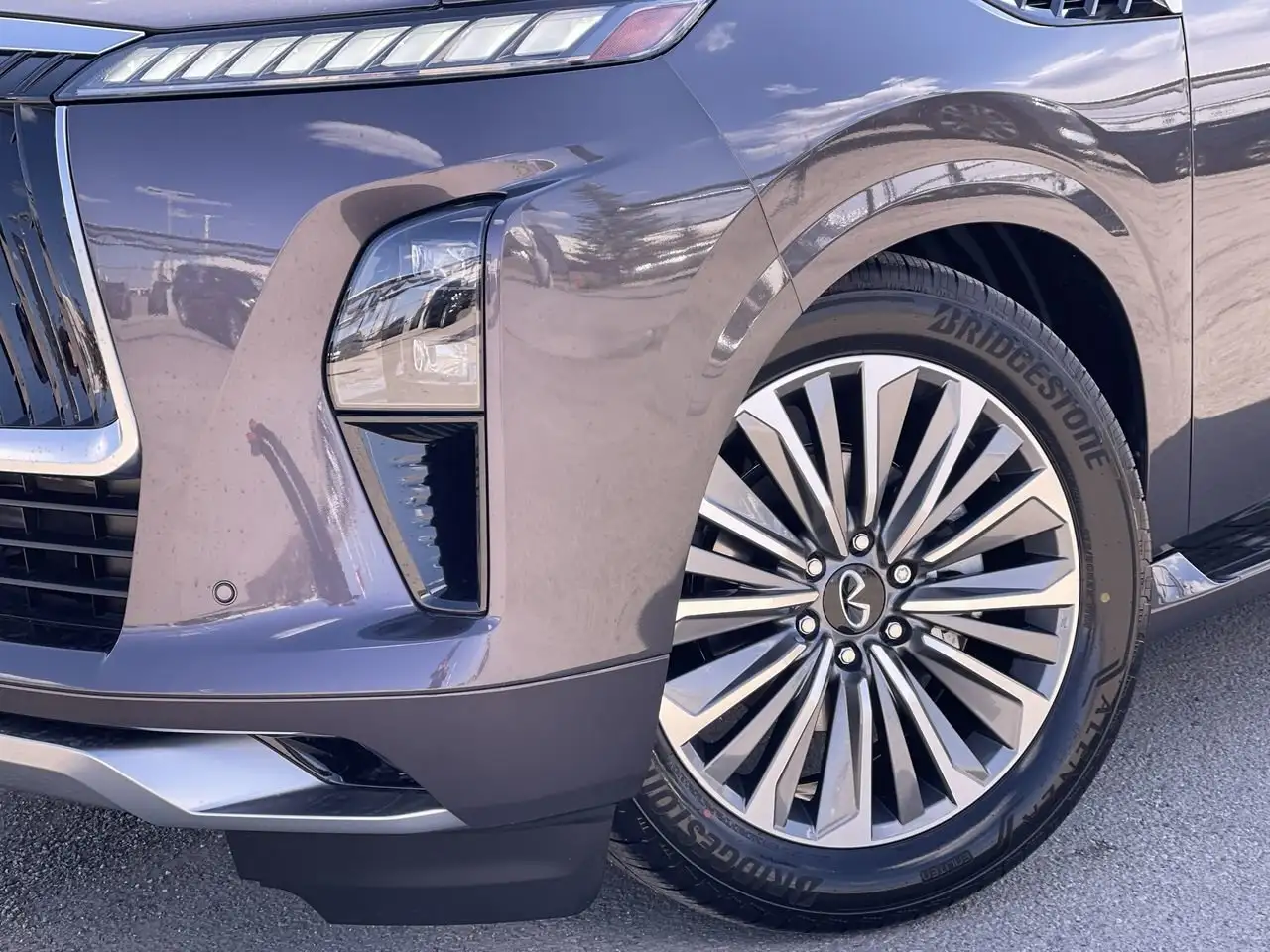 Infiniti QX80 снимка Infiniti QX80