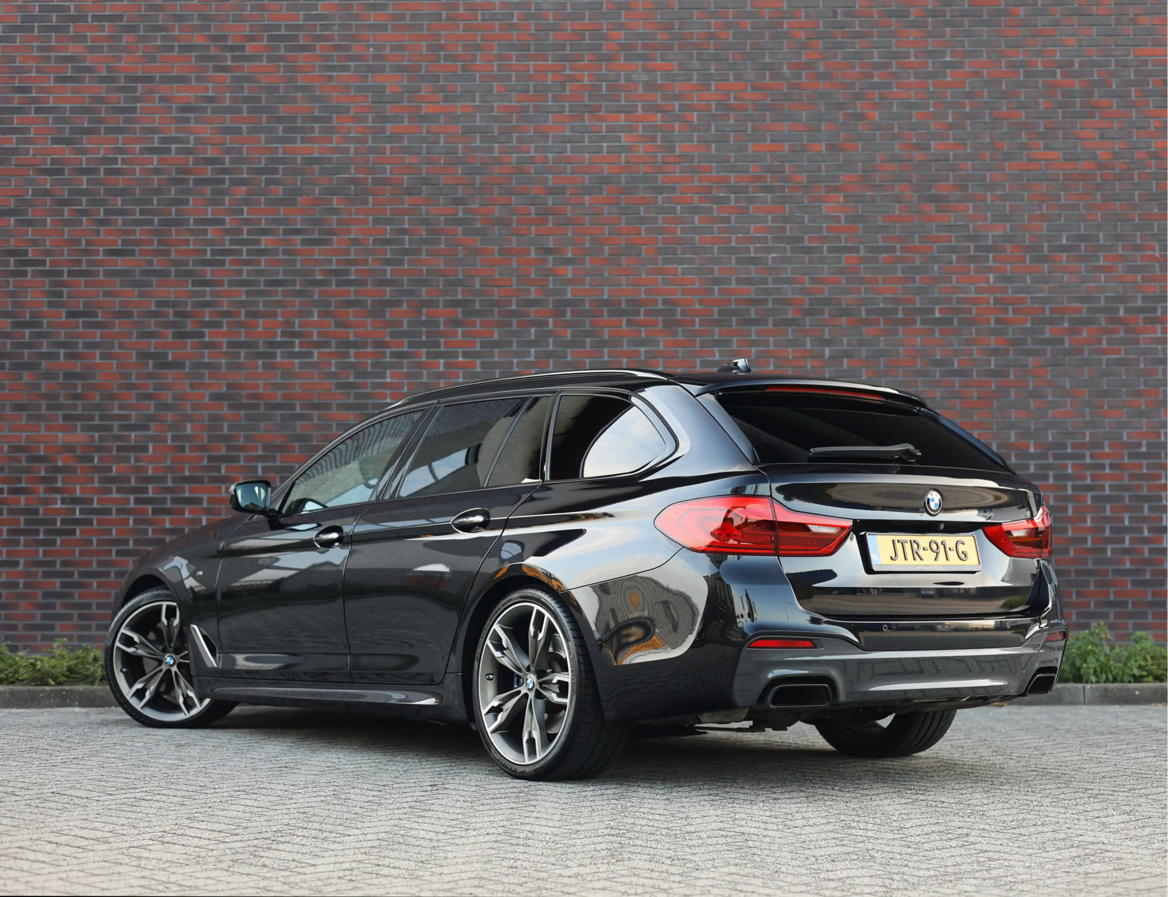 BMW M550 5-serie Touring M550d xDrive | Pano - Trekhaak - H — photo 2