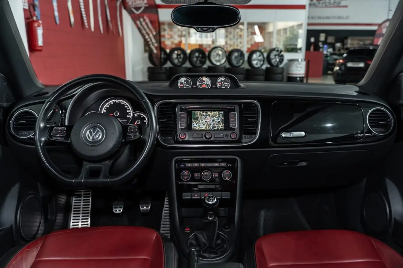 Volkswagen Maggiolino 2.0 TDI 140cv 6m pelle/18" cabrio Zwart - 2
