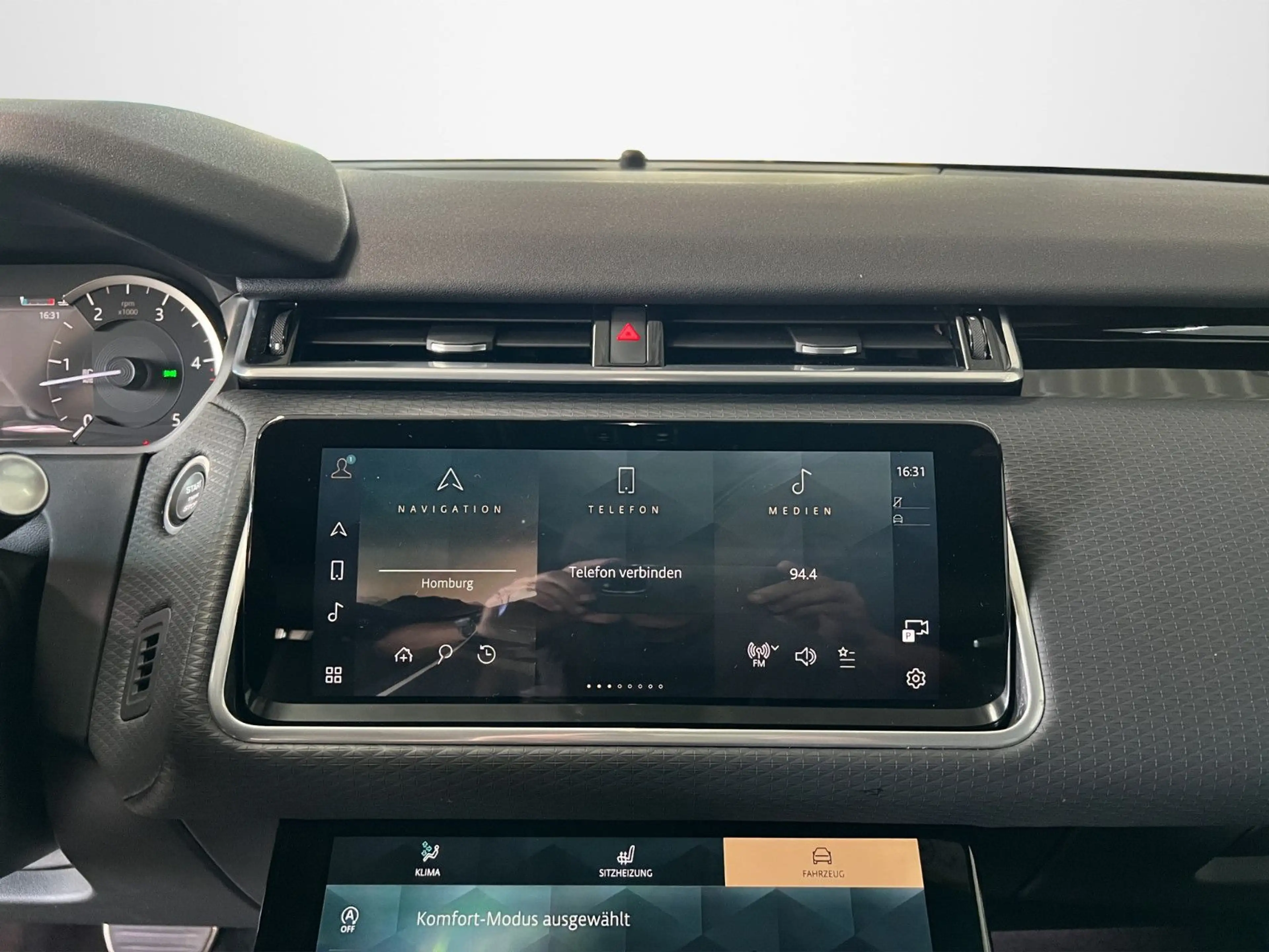 Land Rover Range Rover Velar R-Dynamic SE D300 Standhz+Pano — photo 15