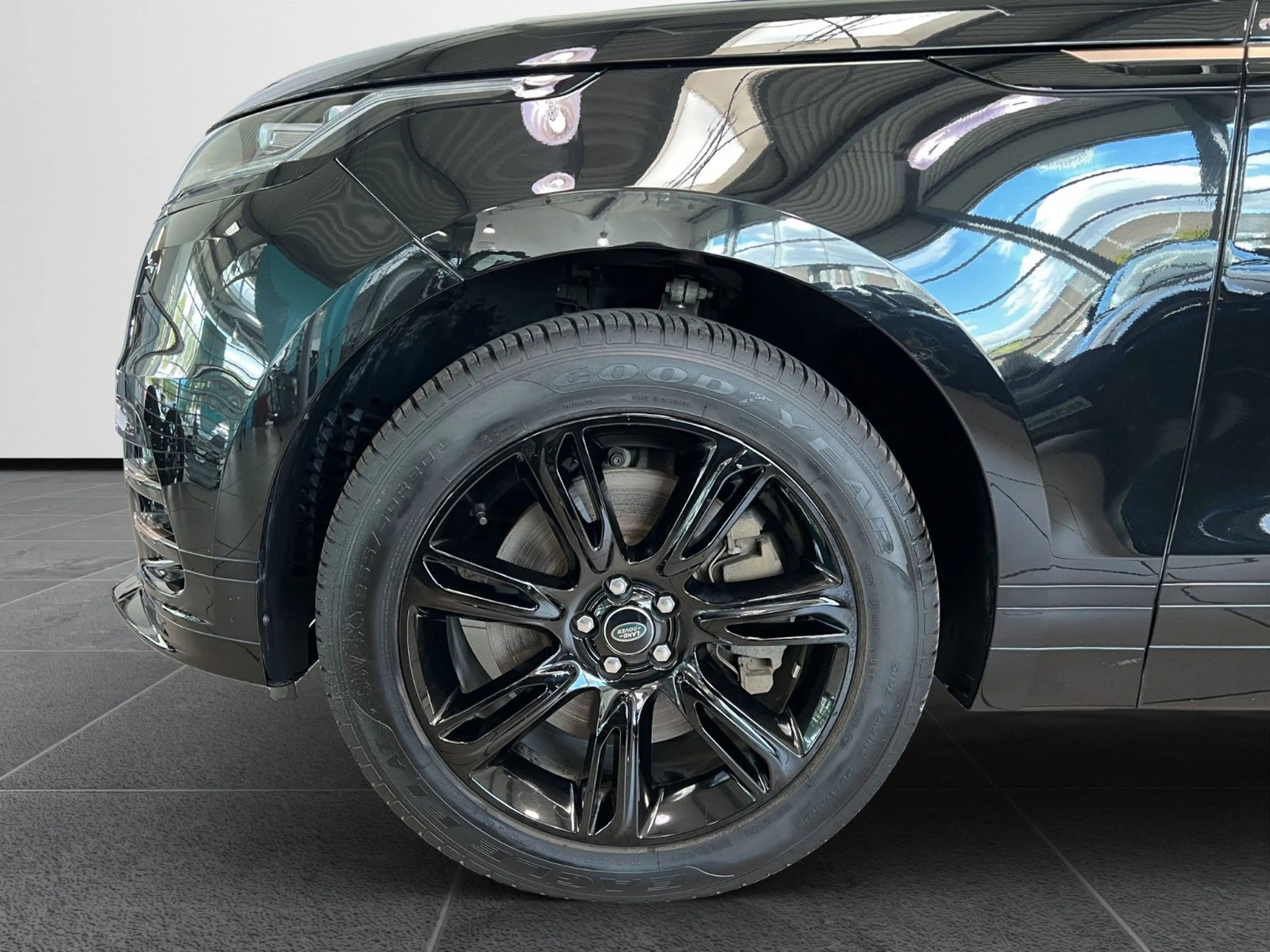 Land Rover Range Rover Velar R-Dynamic SE D300 Standhz+Pano — photo 9