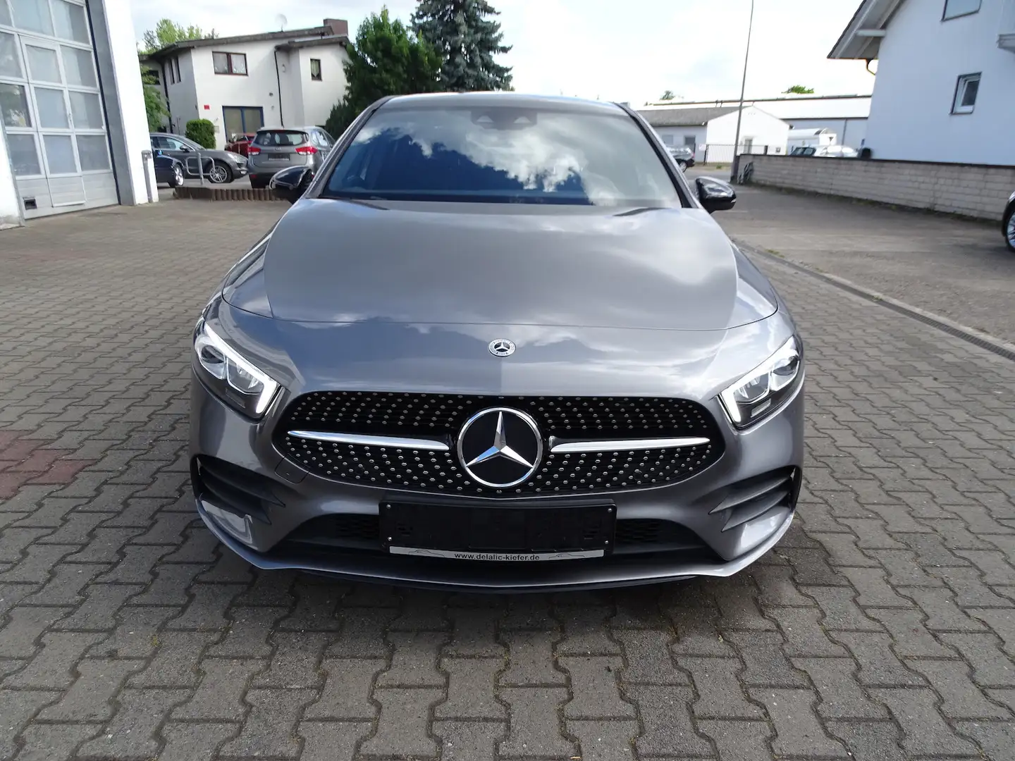Mercedes-Benz A 180 AMG Line, Night Paket, Navi, LED, aktiver Parkassi Gris - 2