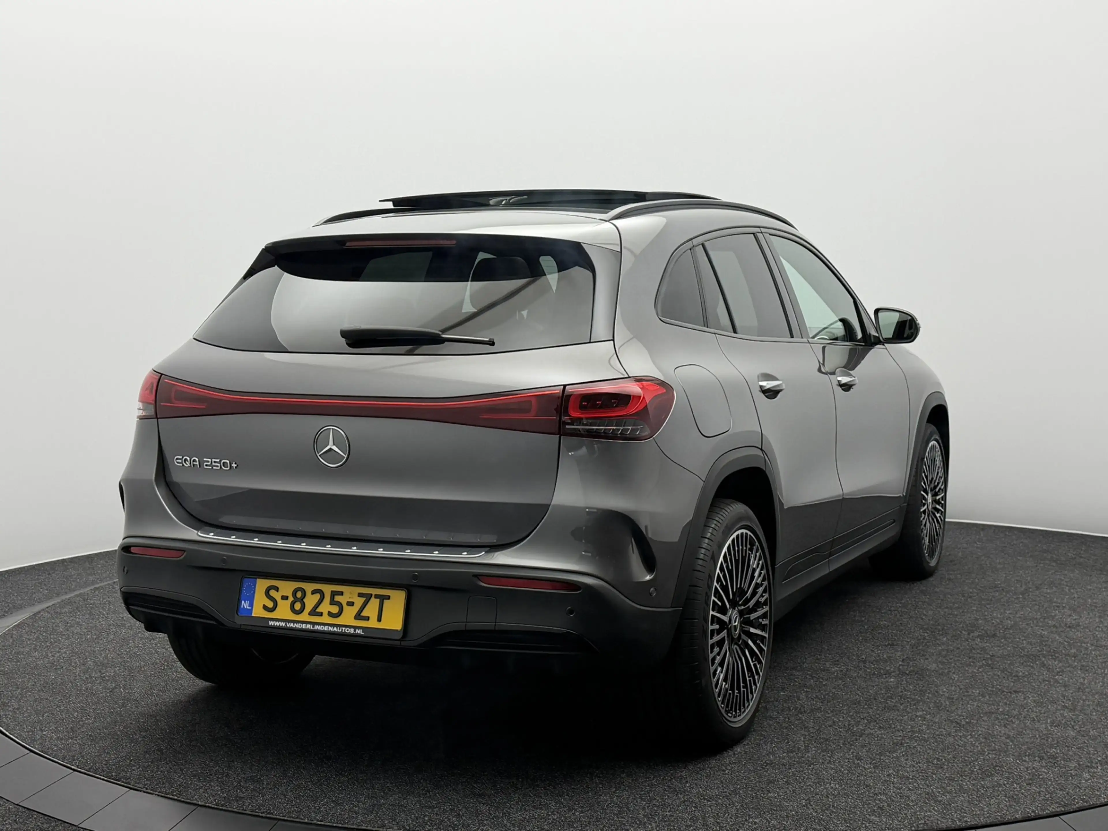 Mercedes-Benz EQA 250 250+ AMG Line 71 kWh SOH 96,2% | Panoramadak | 360 — photo 4