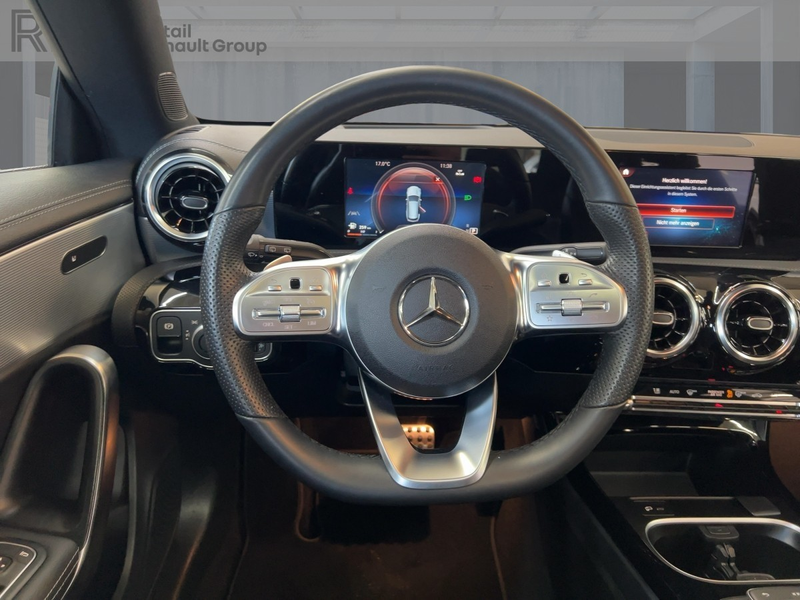 Mercedes-Benz CLA 180 AMG Line  Pano Sitzheizung — photo 11