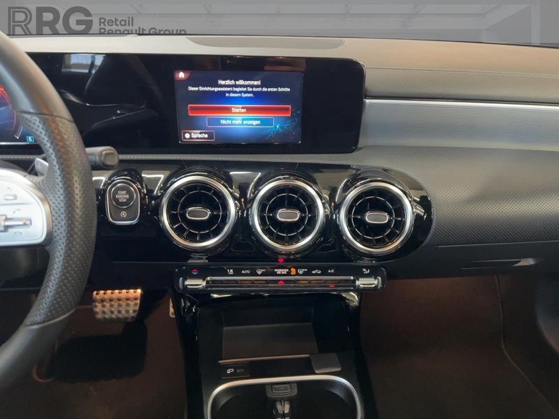 Mercedes-Benz CLA 180 AMG Line  Pano Sitzheizung — photo 12
