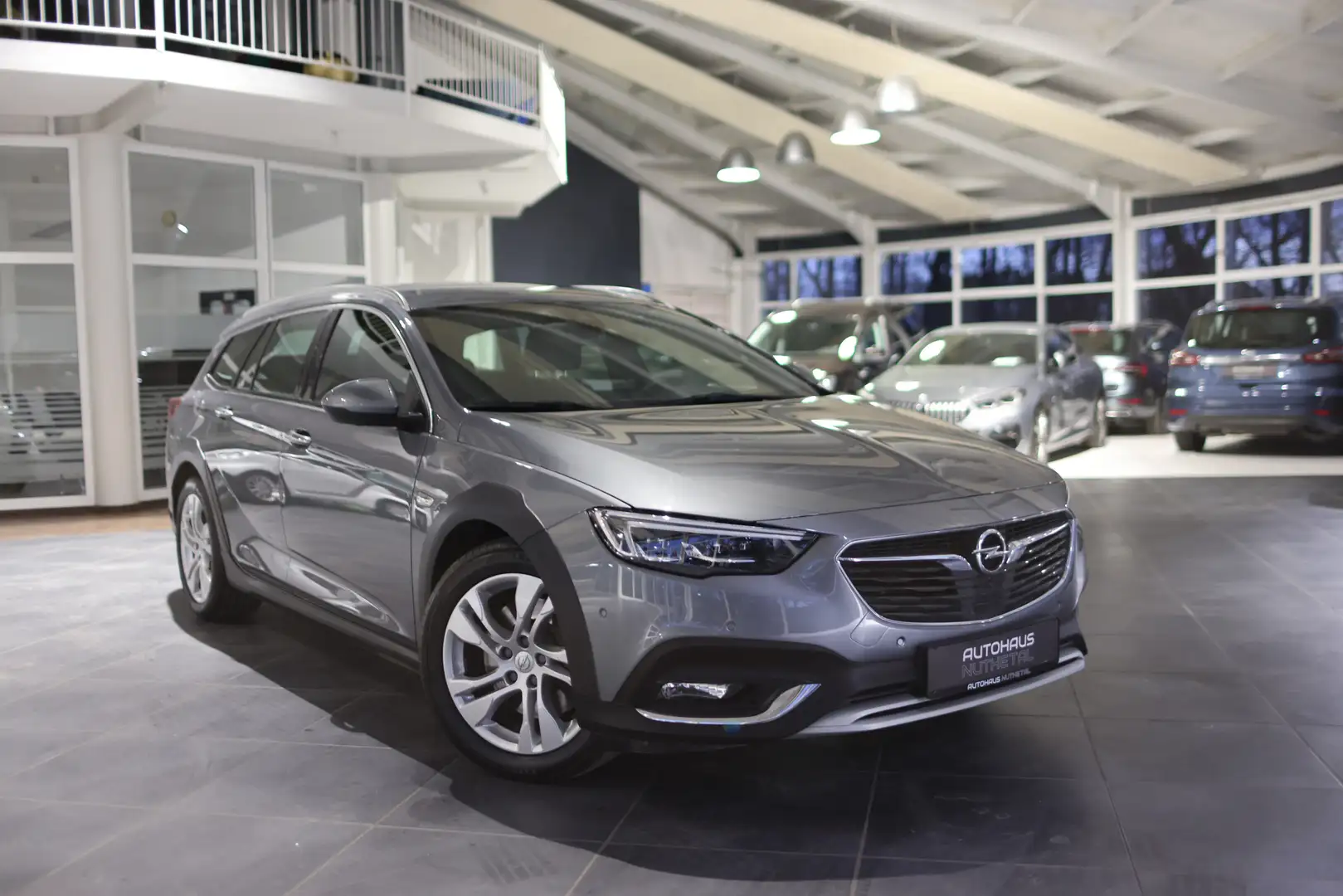 Opel Insignia B COUNTRY TOURER 2,0 4X4 HEAD-UP Grau - 1