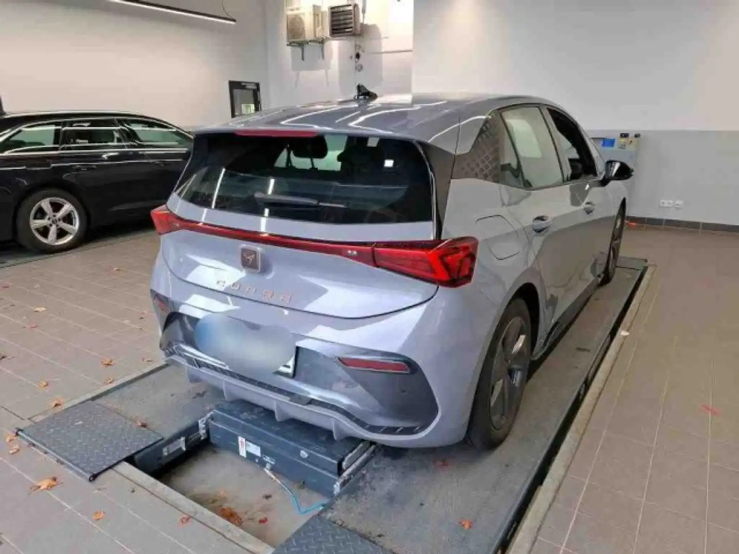 CUPRA Born 204PS/62kWh SHZ+CARPLAY+LED+KESSY Klima Grau - 2