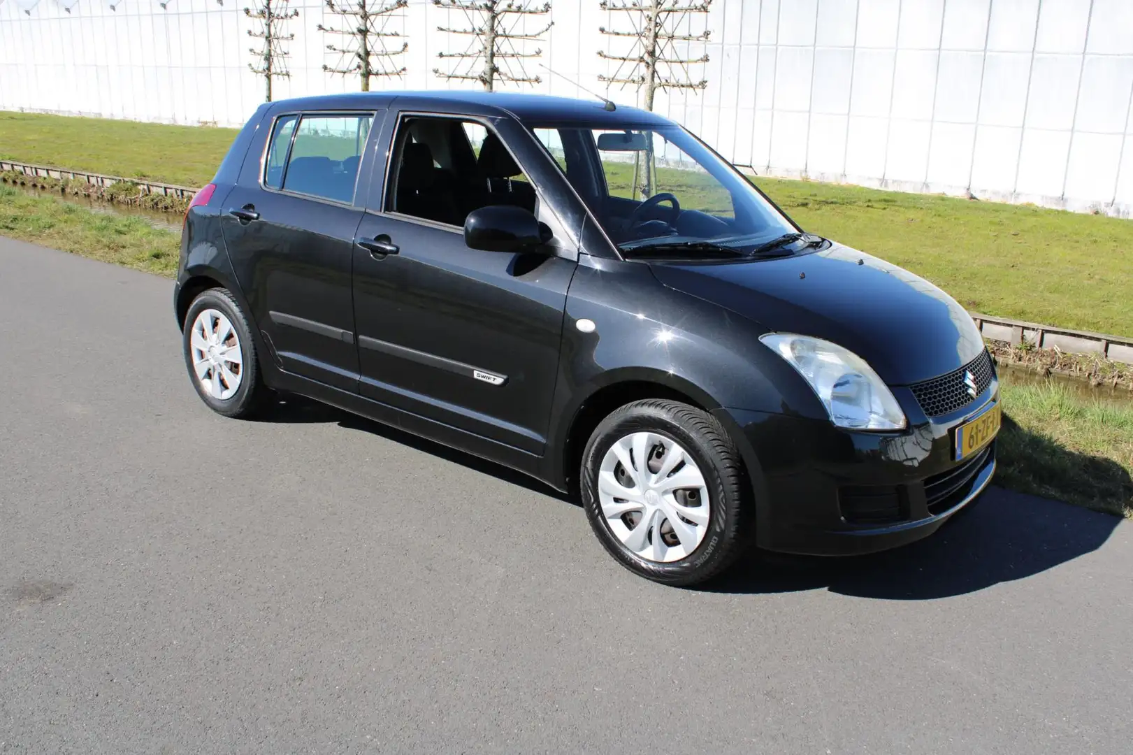 Suzuki Swift 1.3 Cool met Airco met Nieuwe Koppeling Zwart - 2