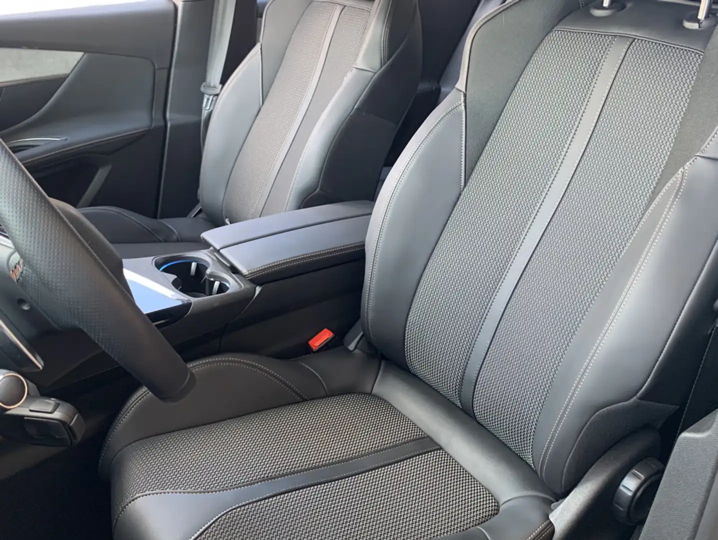 Peugeot 3008 GT 1.5 BlueHDi| SHZ| ACC| LED Gris - 2