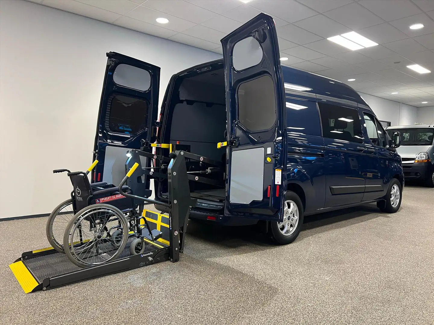 Ford Transit Custom L2H2 Rolstoelbus Automaat (airco) 5+1 Bleu - 2