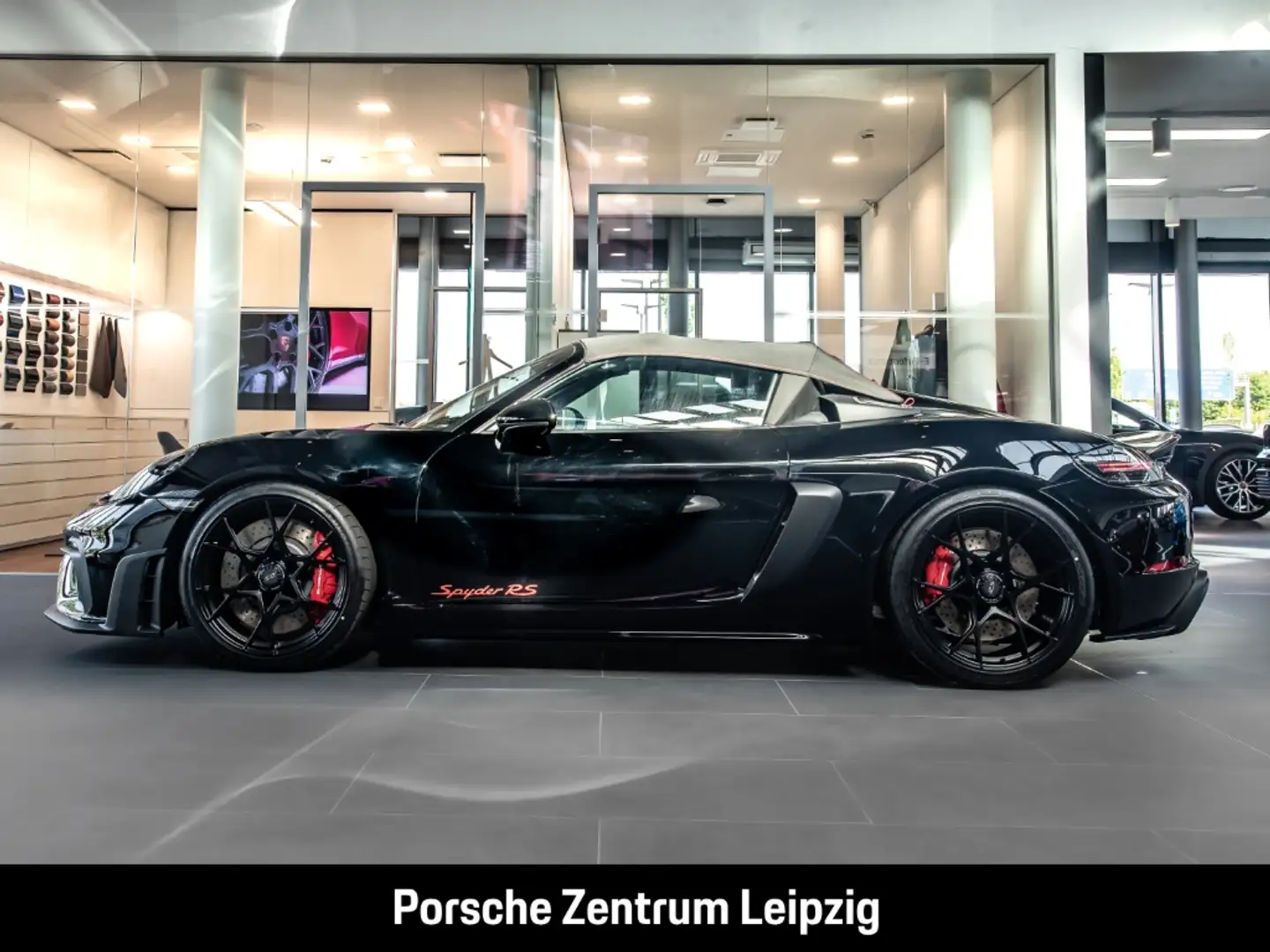 Porsche 718 Spyder RS Sportabgasanlage Sport Chrono Černá - 2