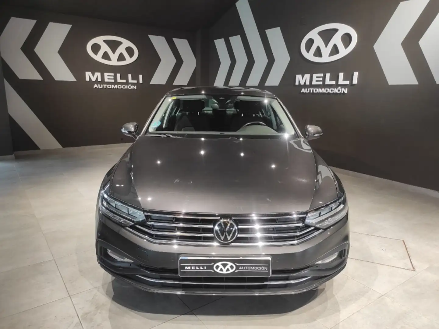 Volkswagen Passat 2.0TDI EVO Executive DSG7 90kW Gris - 1