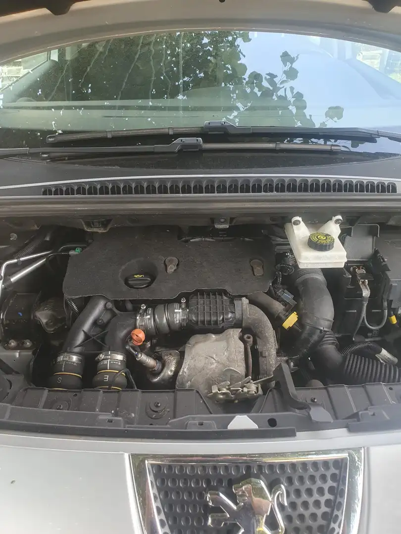 Peugeot 3008 1.6 HDi Confort Pack FAP - 2