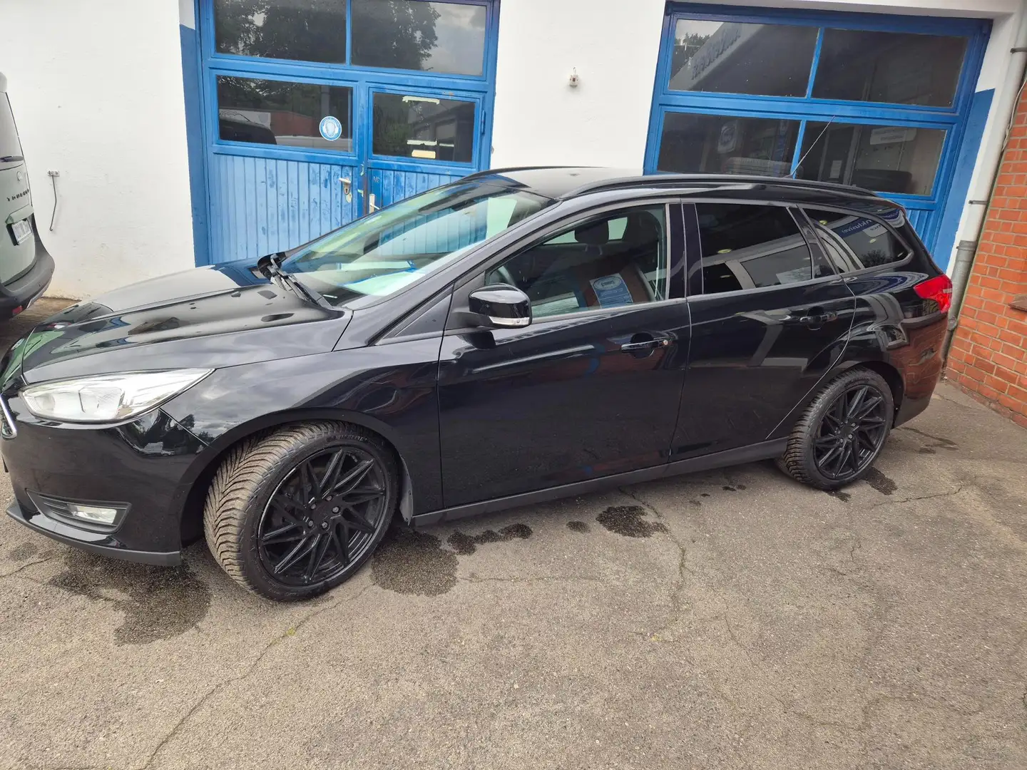 Ford Focus Business Schwarz - 1