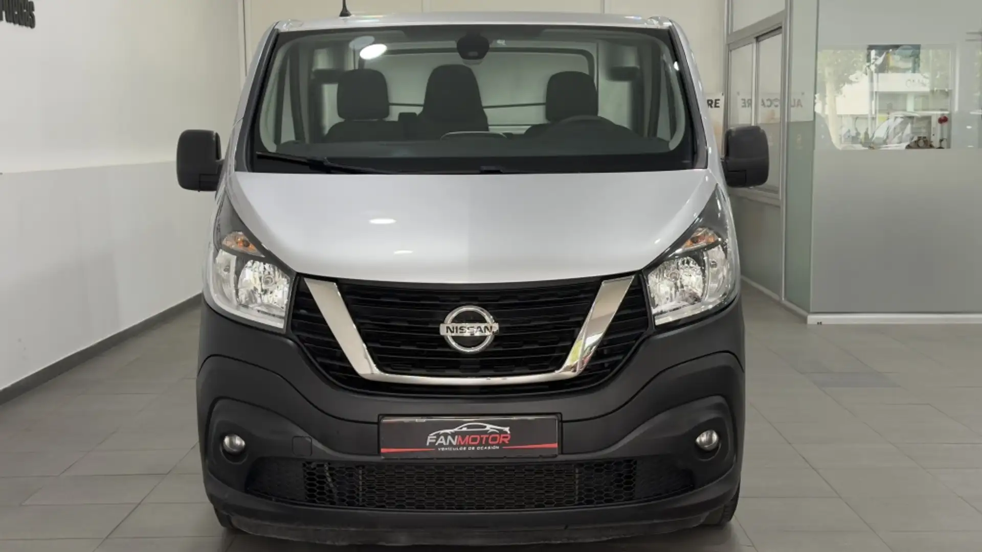 Nissan NV300 Combi 6 2.0dCi L2H1 1.2T Comfort 120 Gris - 1