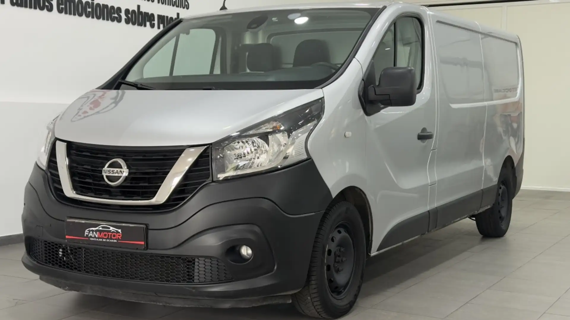 Nissan NV300 Combi 6 2.0dCi L2H1 1.2T Comfort 120 Gris - 2