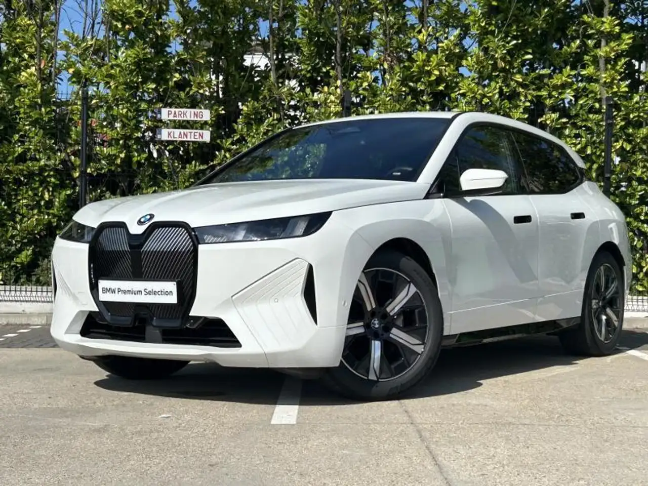 BMW iX