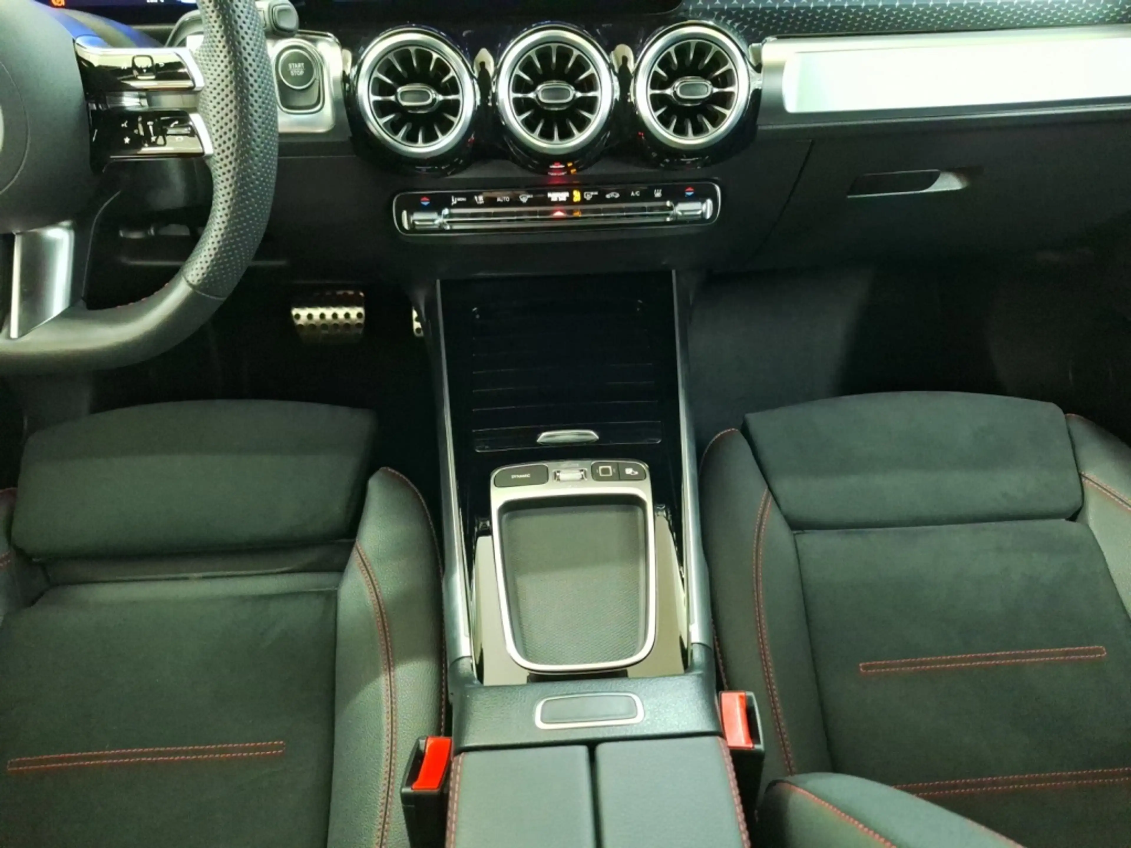 Mercedes-Benz EQB 350 4MATIC AMG Premium Night AHK Pano 360° Navi Premiu — photo 15