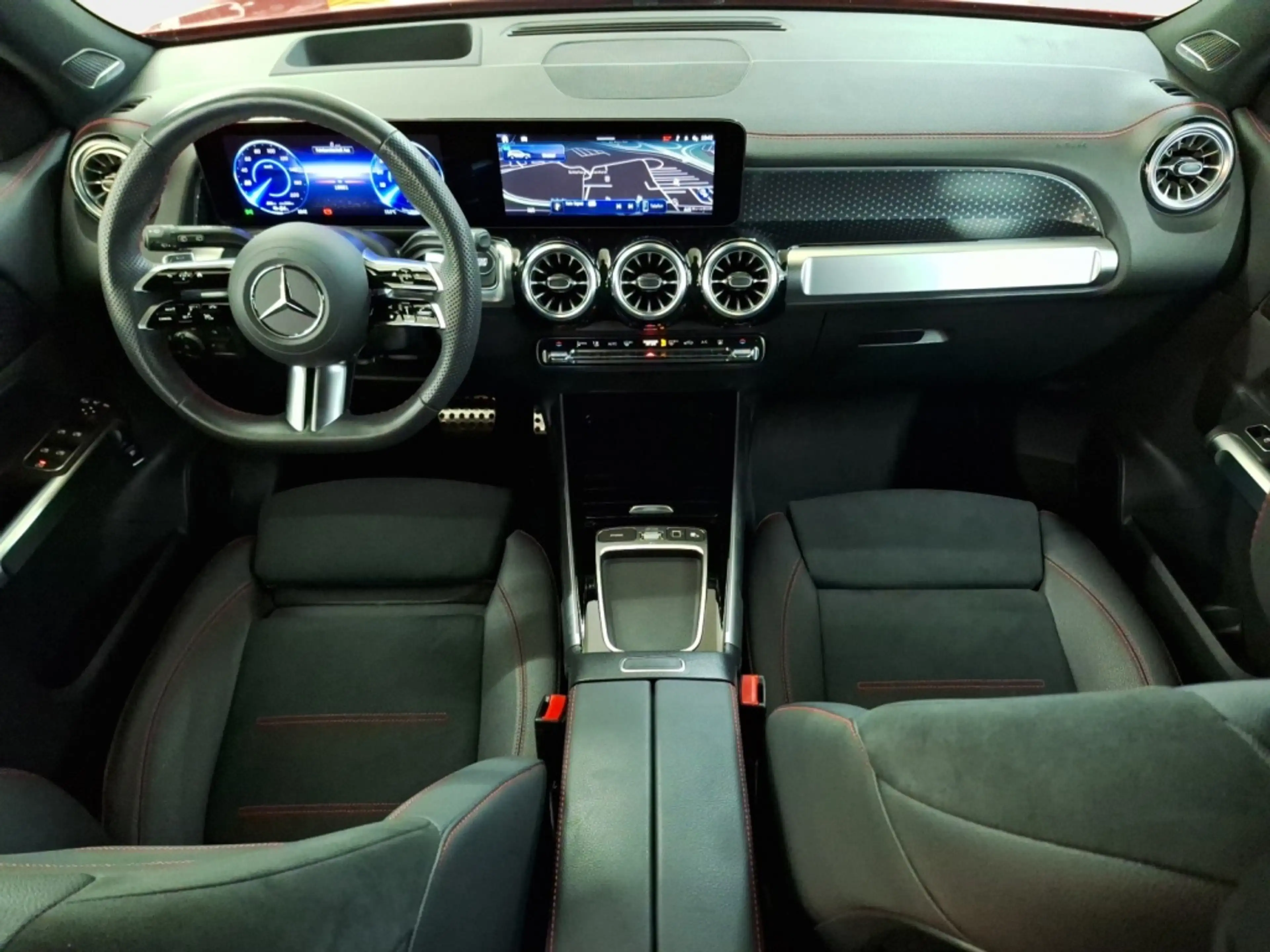 Mercedes-Benz EQB 350 4MATIC AMG Premium Night AHK Pano 360° Navi Premiu — photo 12