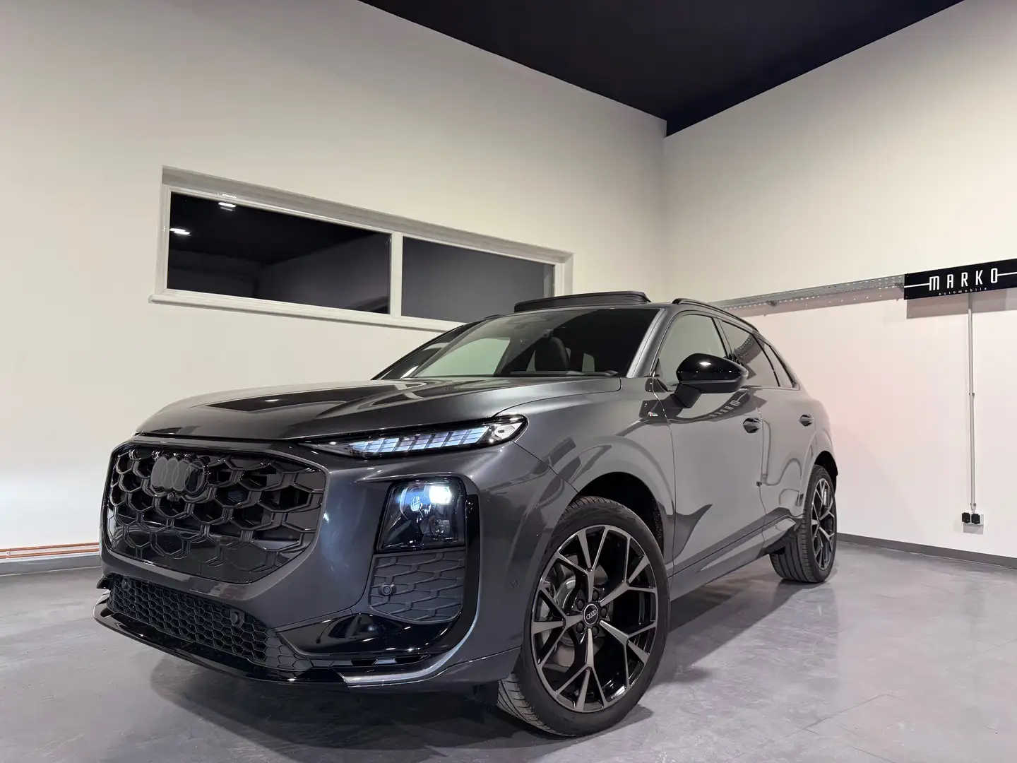 Audi Q3 2.0 TDI S-line "Ahk, Pano, uvm." netto 48k Grau - 1