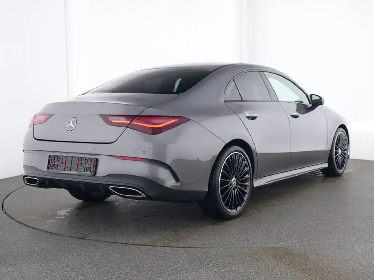 Mercedes-Benz CLA 200 Coupé AMG-Adv+*Night*19*WiP*KeyGo*Ambi* Grau - 2