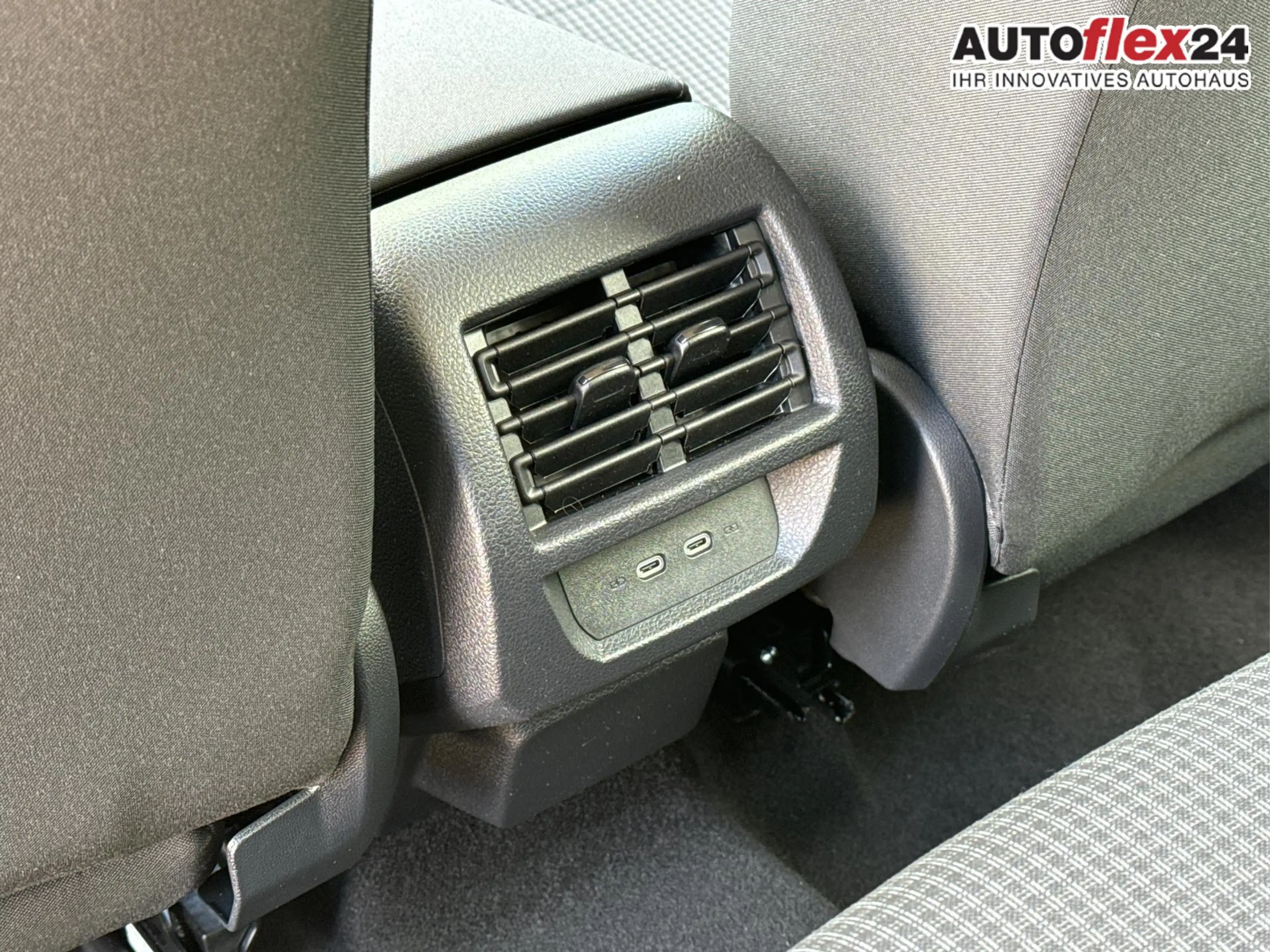 Volkswagen Caddy Maxi +PDC v+h+KAMERA+SHZ+GJR+ACC+LANE ASSIST 1.... — photo 16