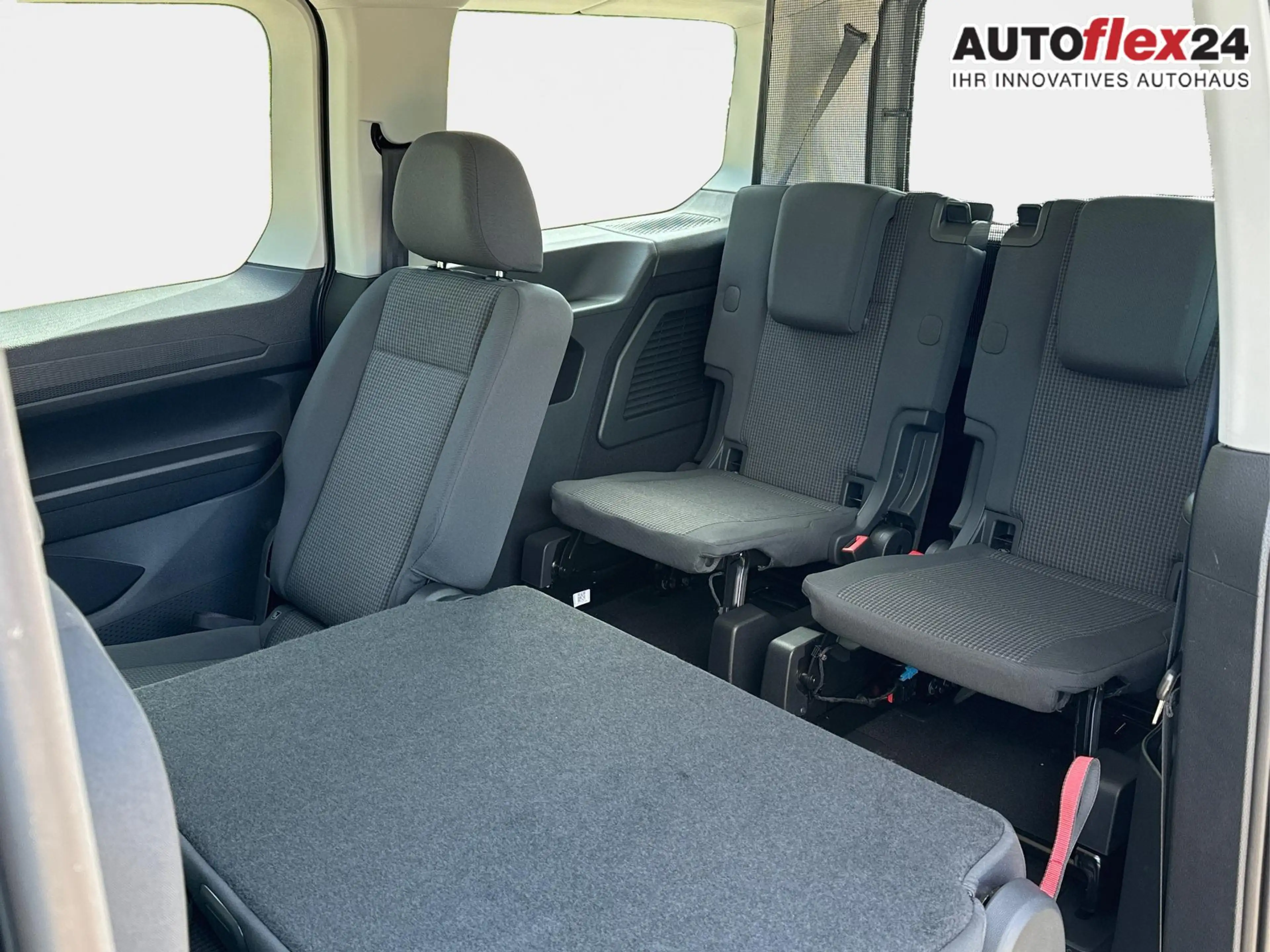 Volkswagen Caddy Maxi +PDC v+h+KAMERA+SHZ+GJR+ACC+LANE ASSIST 1.... — photo 17