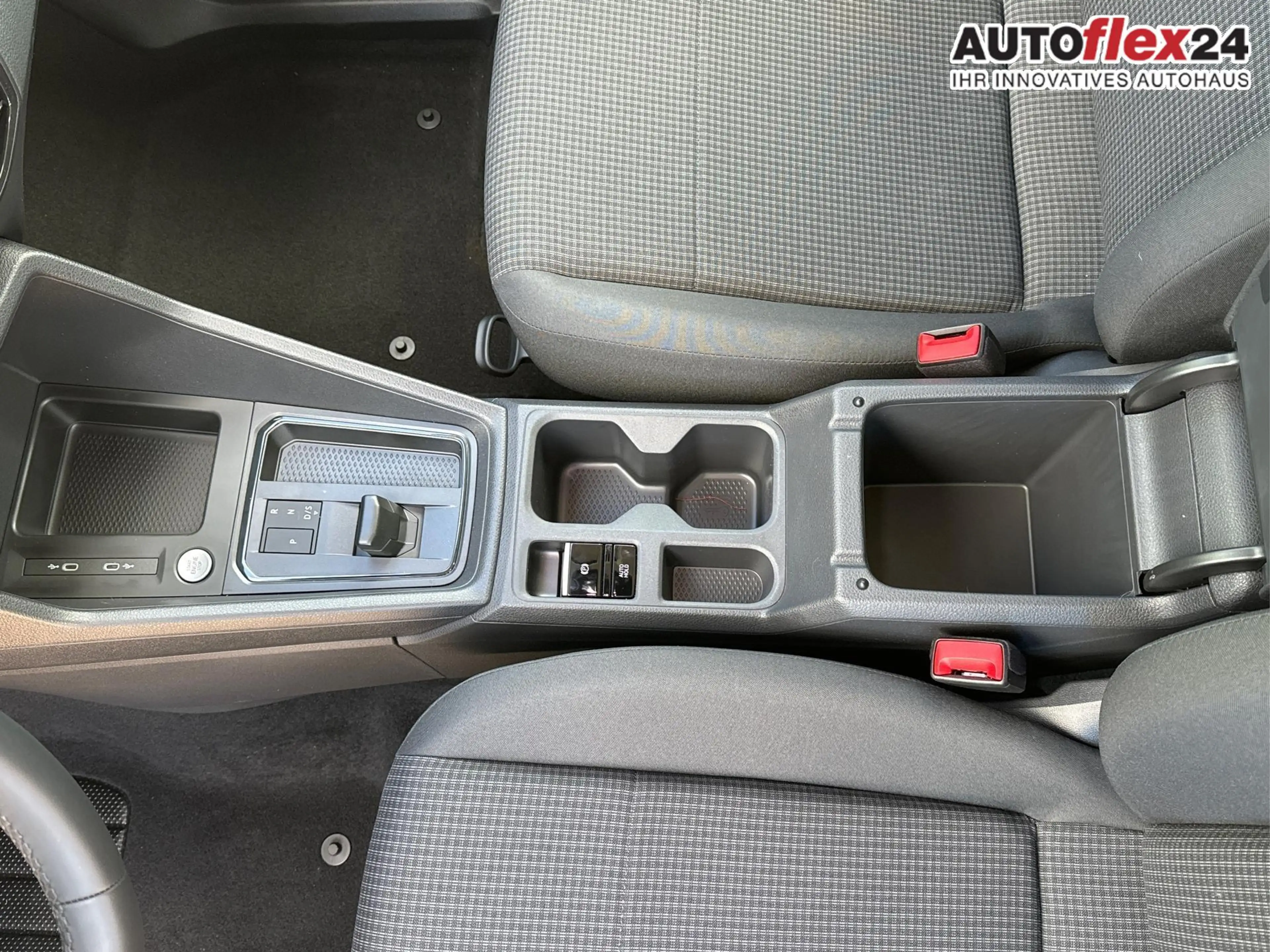 Volkswagen Caddy Maxi +PDC v+h+KAMERA+SHZ+GJR+ACC+LANE ASSIST 1.... — photo 14