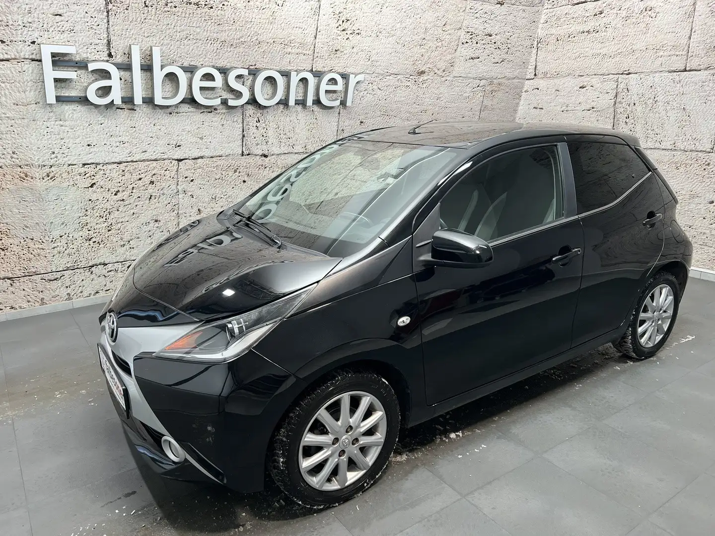 Toyota Aygo X 1,0 VVT-i Edition 45 Schwarz - 1
