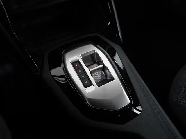 Peugeot 2008 view 11