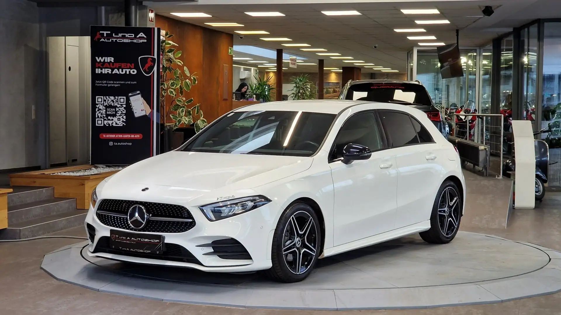 Mercedes-Benz A 180 d AMG-Paket Aut. *Kamera*Navi*18Zoll*LED* Weiß - 2