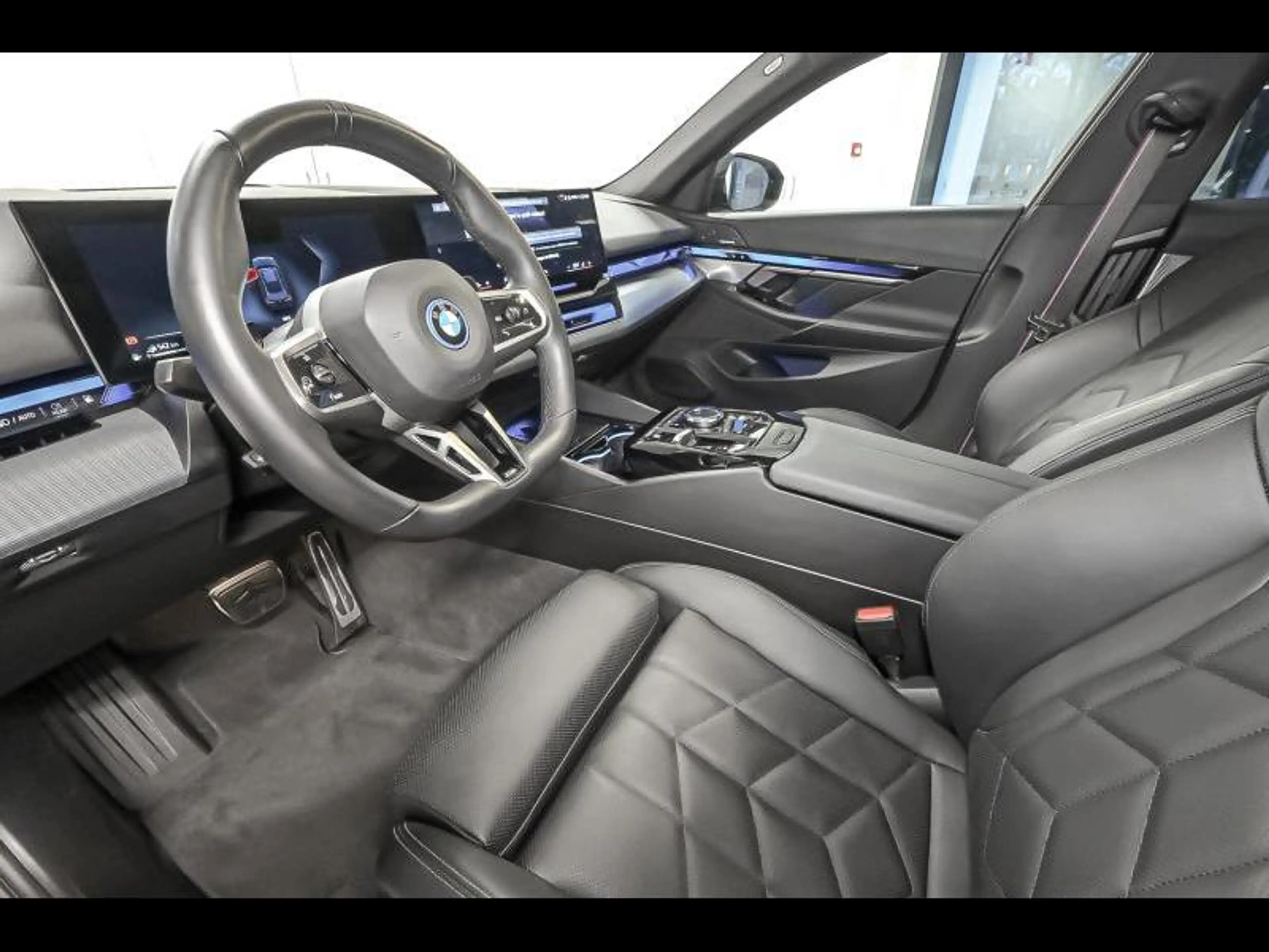 BMW 530 e Touring - M PACK PRO — photo 6