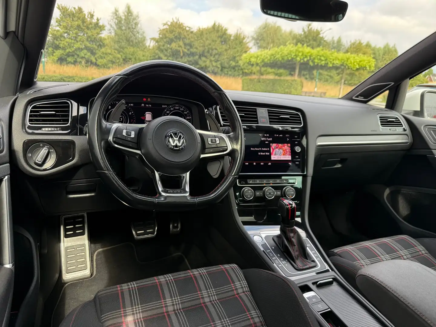 Volkswagen Golf GTI 2.0 TSI Performance |PANO|KEYLESS|CAM|DynAudio|ACC Blanc - 2